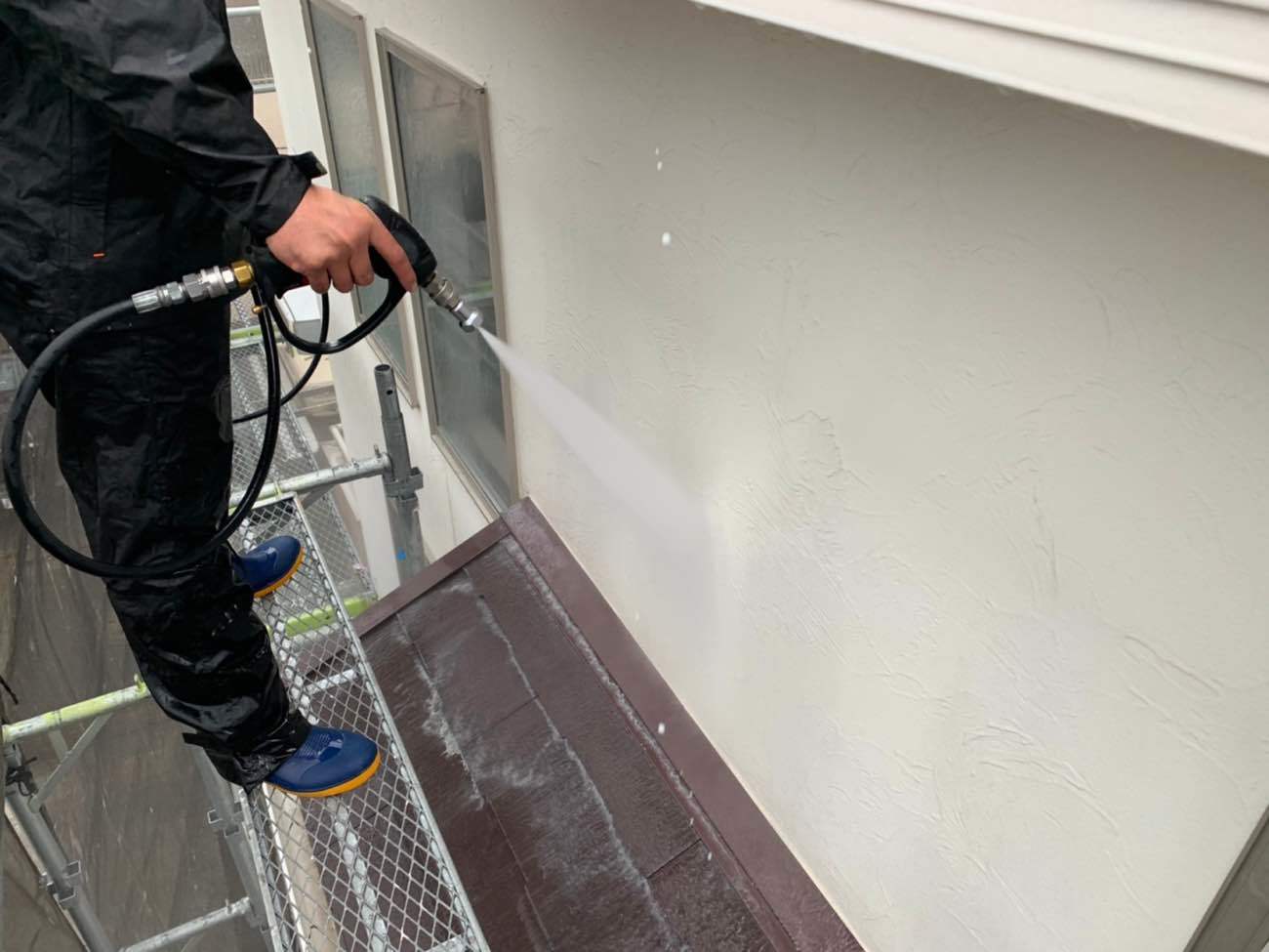 外壁塗装　下地処理　バイオ高圧洗浄（ガイソーパワークリーナー）